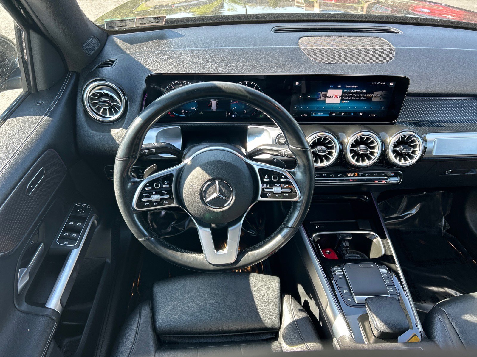 Used 2022 Mercedes-Benz GLB 250 4MATIC image 2