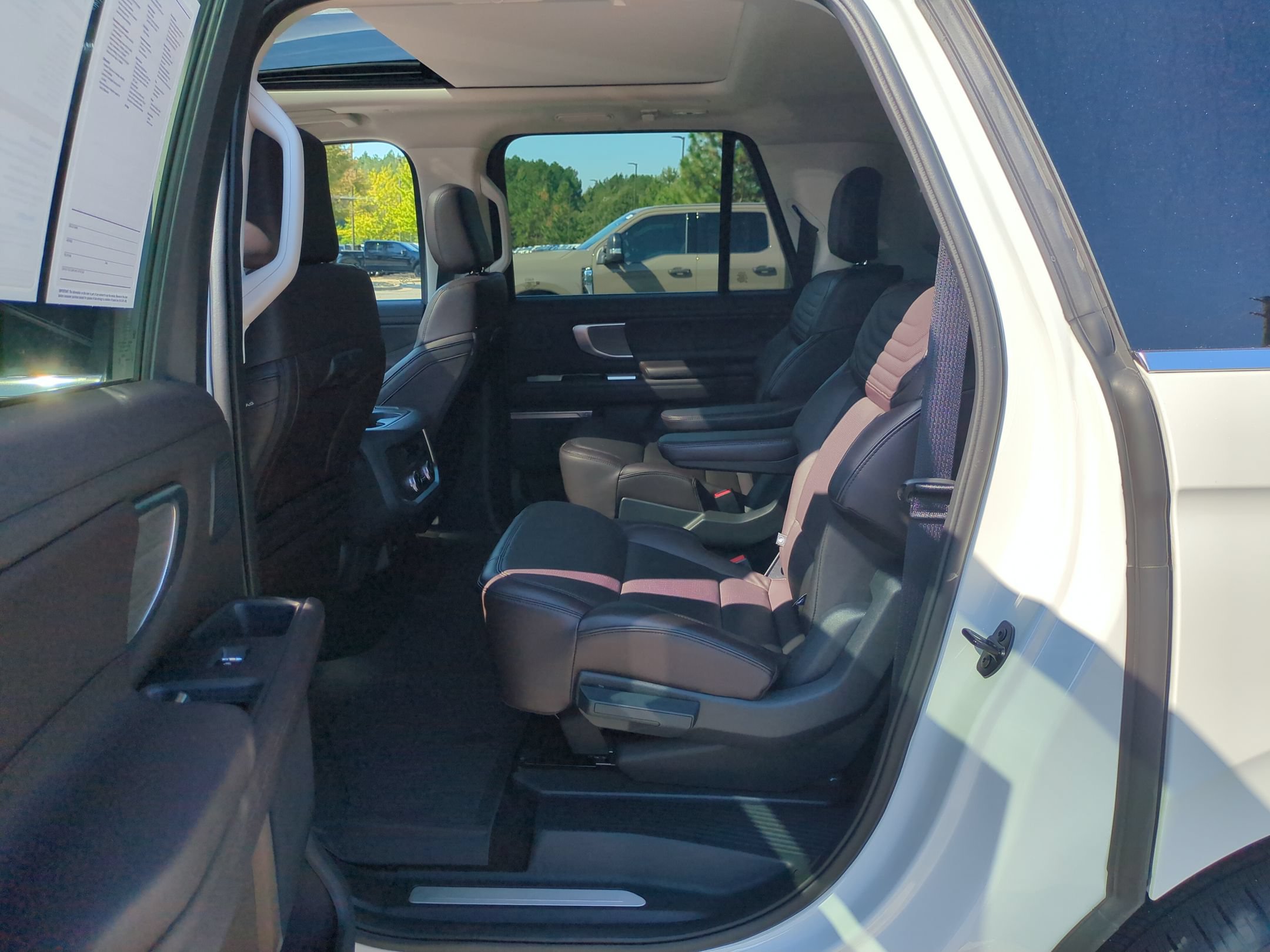 Certified 2025 Ford Expedition Max Platinum w/ Platinum Ultimate Package AWD/4WD image 30