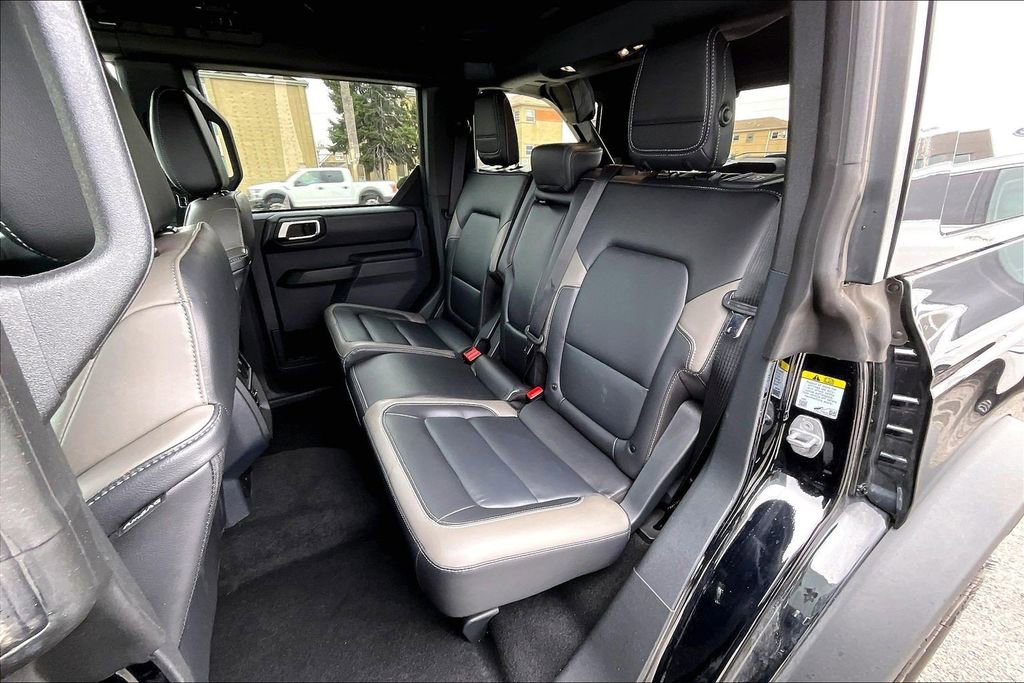 Certified 2025 Ford Bronco Outer Banks w/ Black Appearance Package AWD/4WD image 24