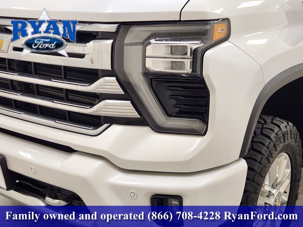 Used 2025 Chevrolet Silverado 2500 High Country image 6