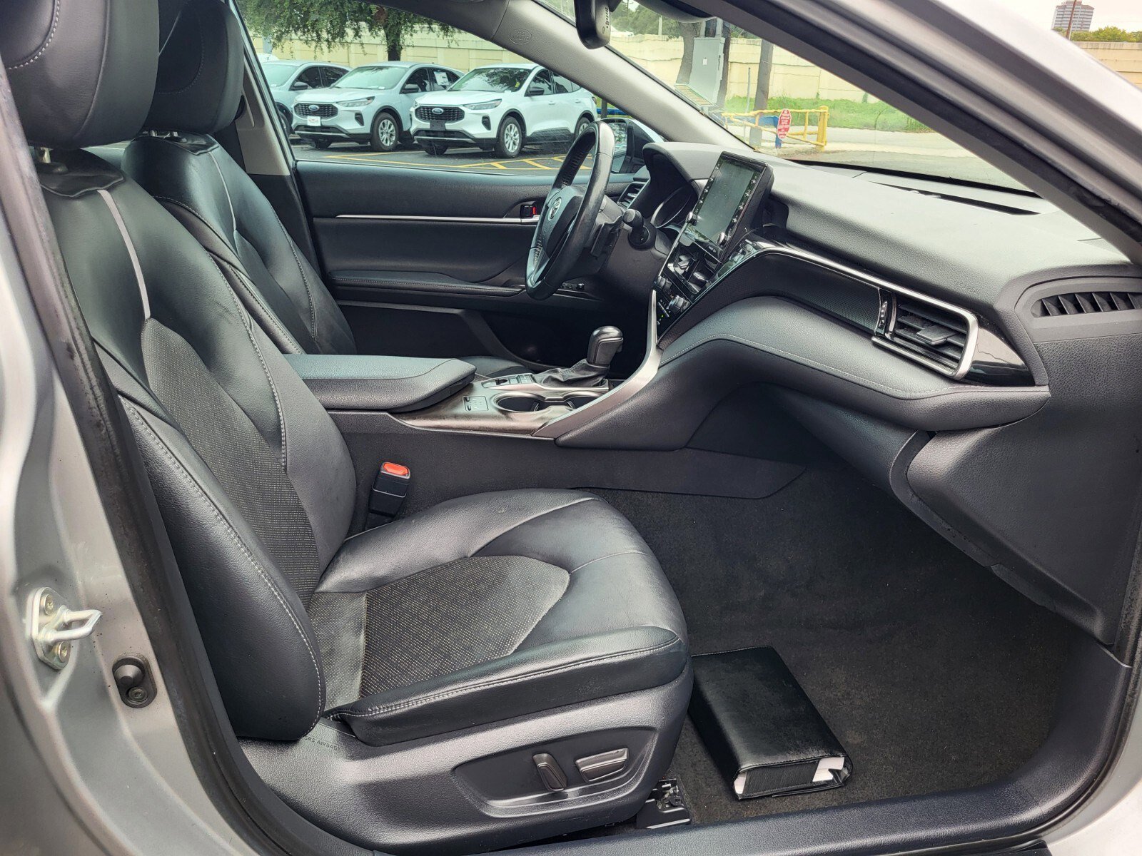 Used 2022 Toyota Camry XSE FWD image 10