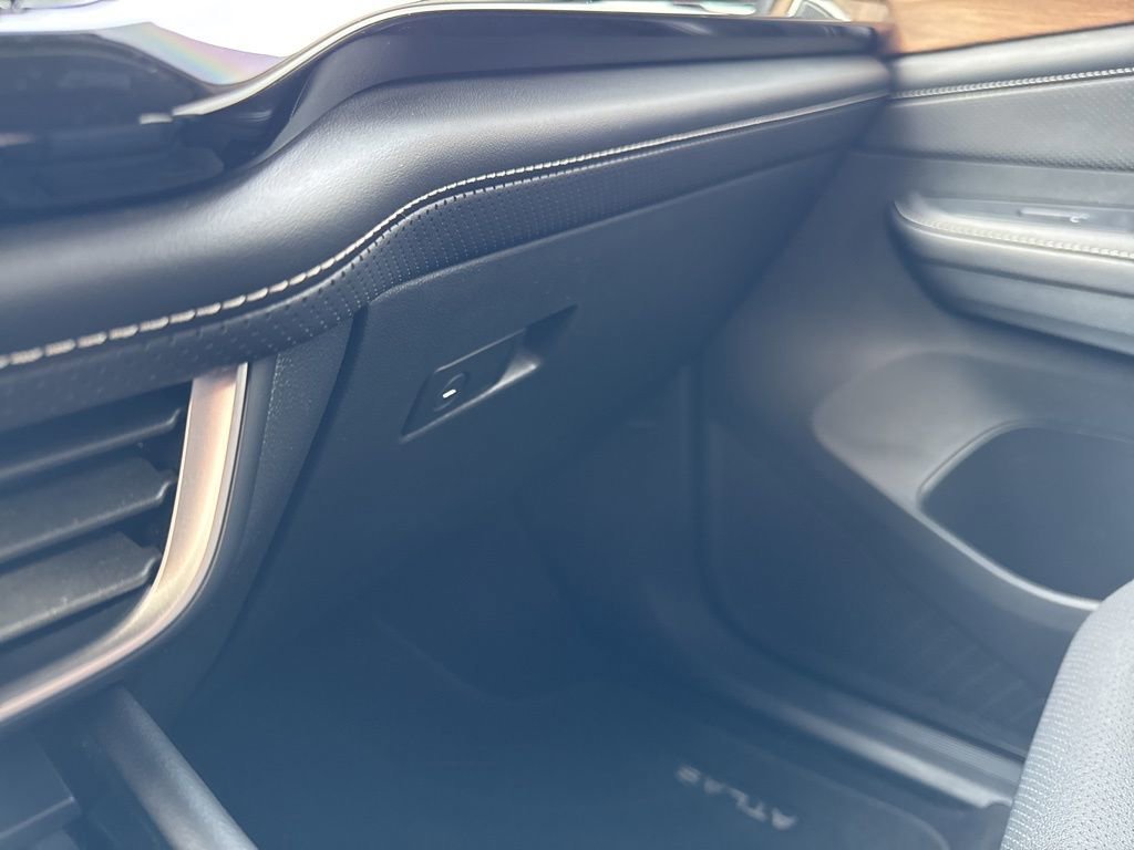 Used 2024 Volkswagen Atlas SE image 29