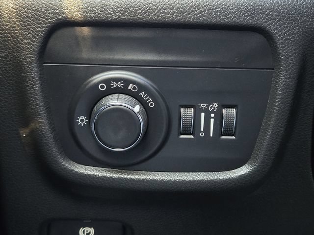 Used 2023 Jeep Grand Cherokee Altitude AWD/4WD image 21