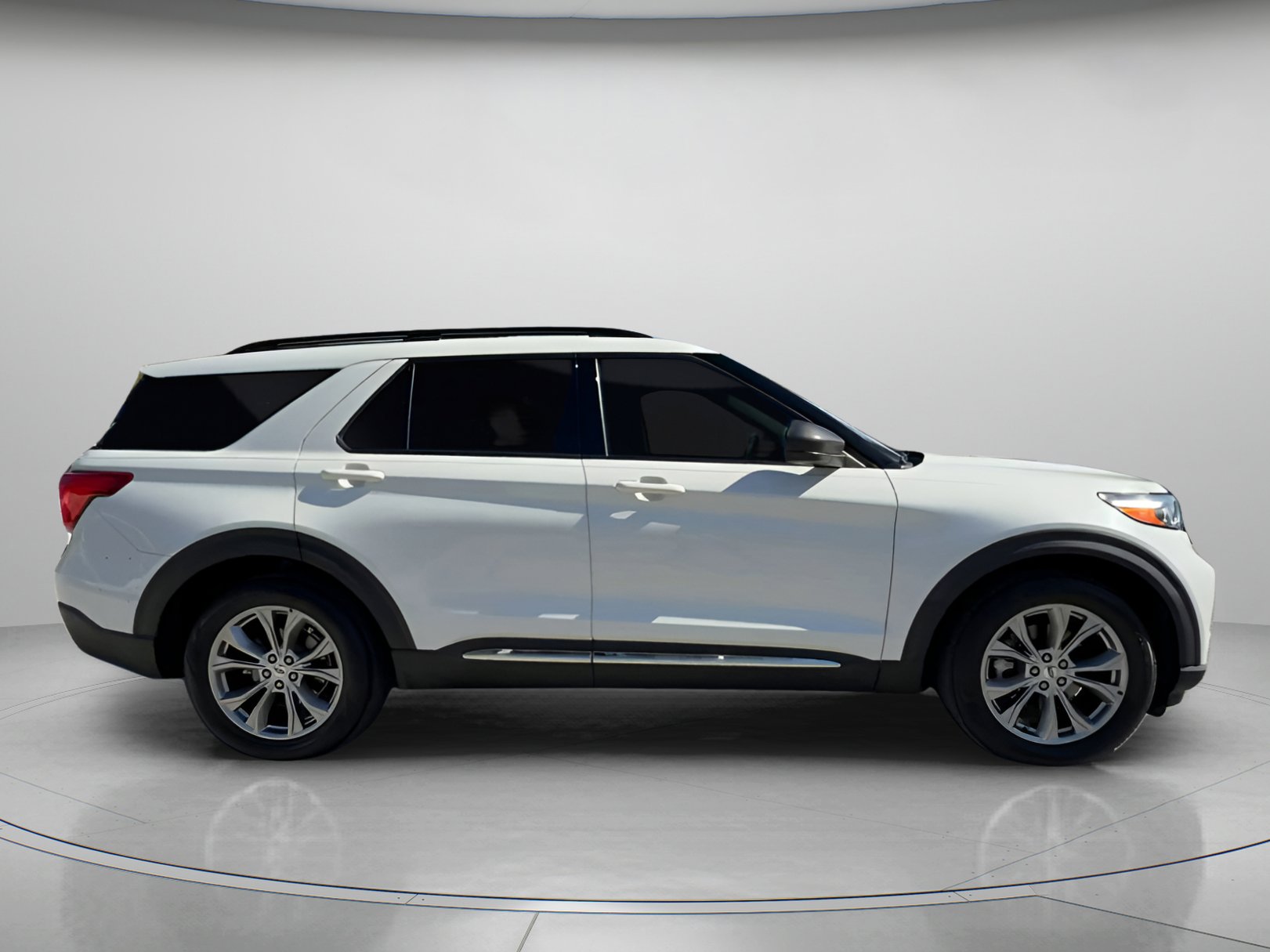 Certified 2022 Ford Explorer XLT w/ Equipment Group 202A image 31