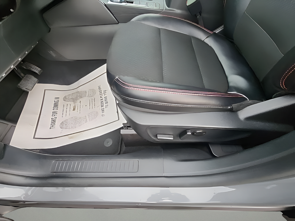 Certified 2025 Ford Escape ST-Line Select AWD/4WD image 24