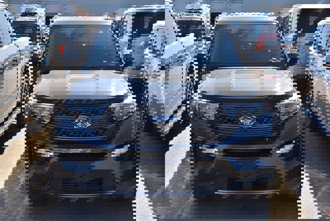 Certified 2022 Ford Explorer XLT w/ Equipment Group 202A image 6