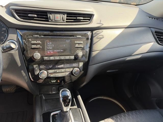 Used 2017 Nissan Rogue SV AWD/4WD image 16