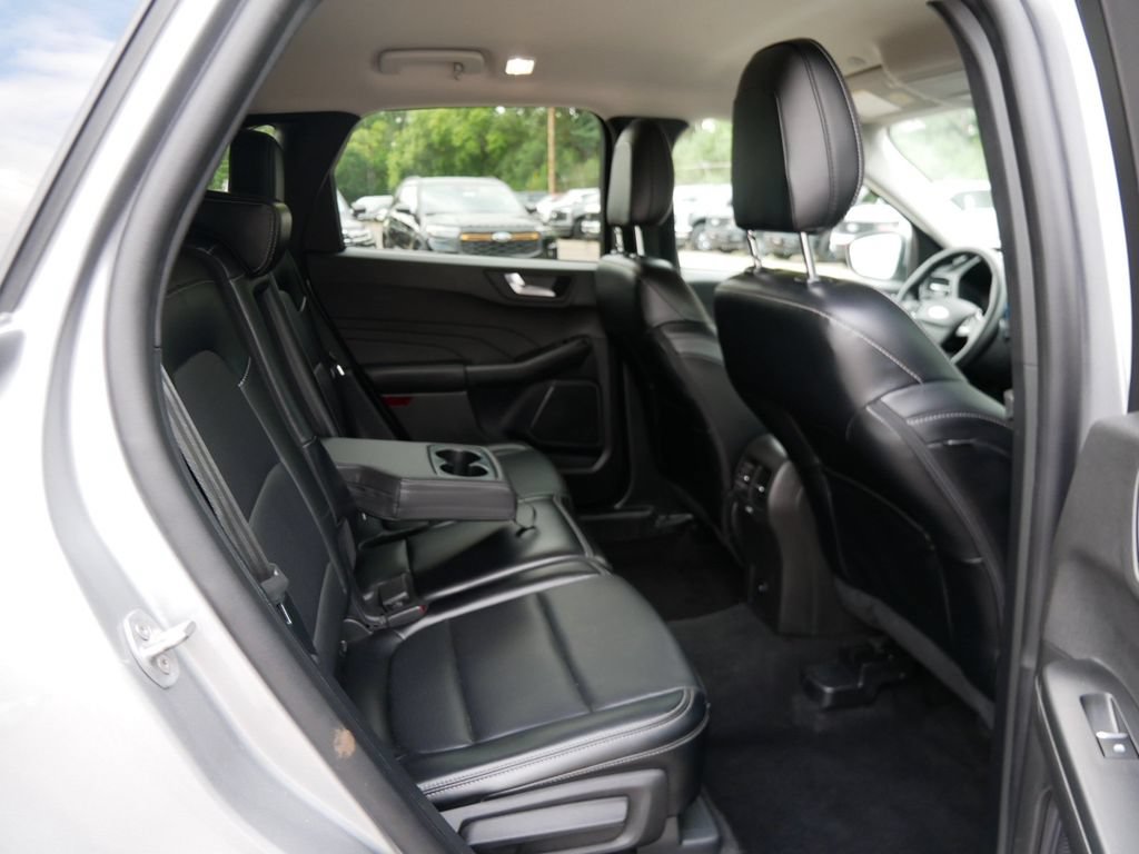 Certified 2024 Ford Escape Platinum AWD/4WD image 9