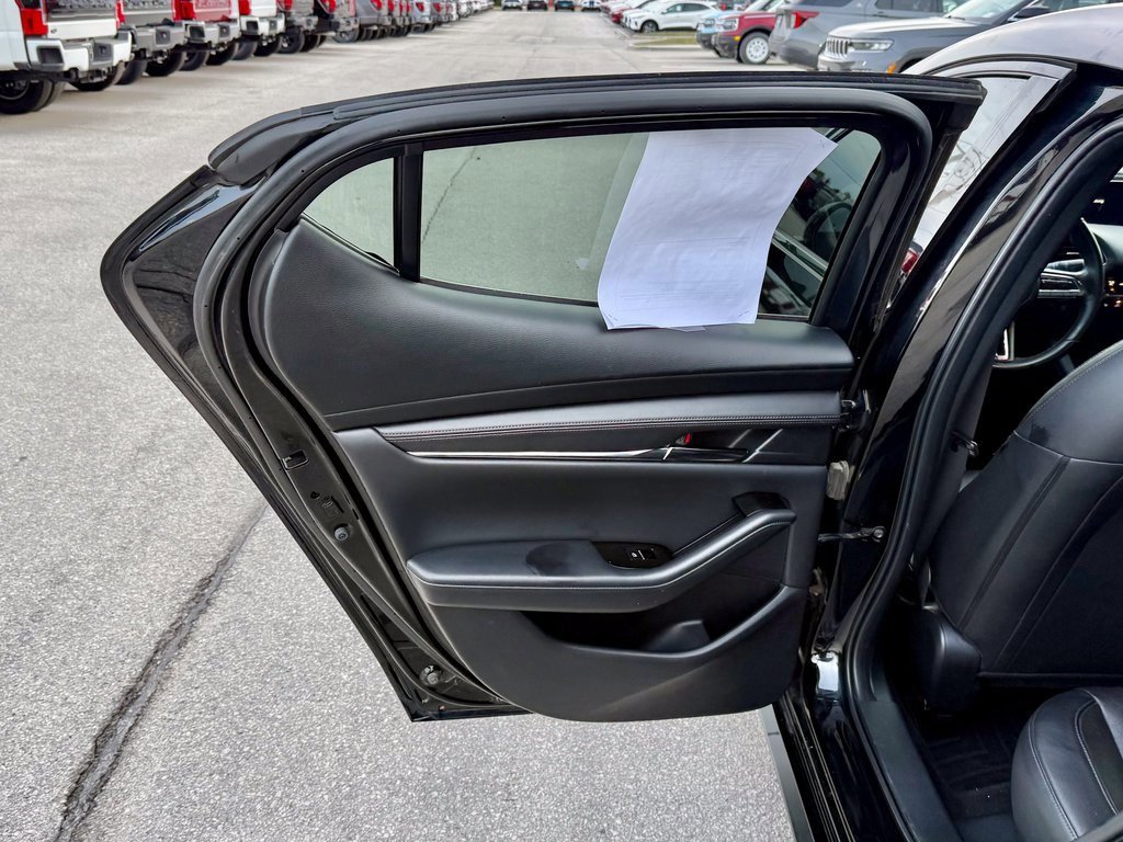 Used 2020 MAZDA MAZDA3 Premium image 15