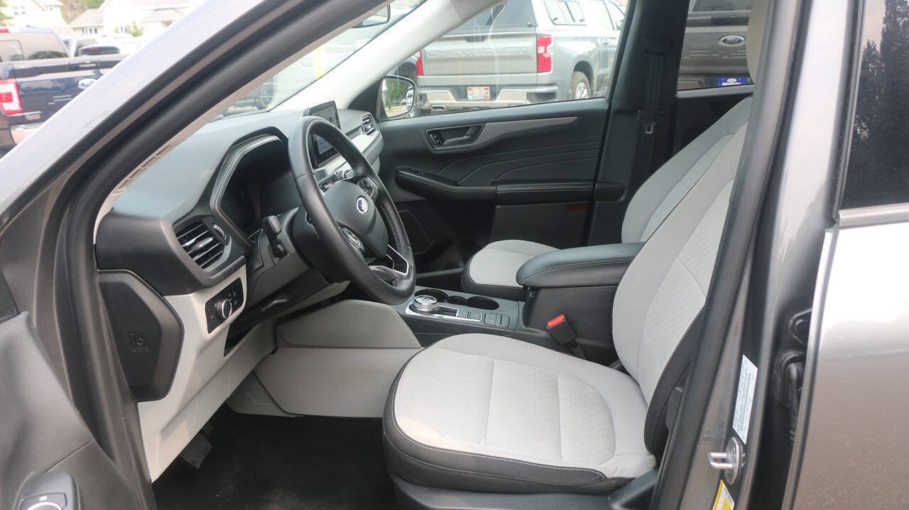 Certified 2024 Ford Escape Active AWD/4WD image 30