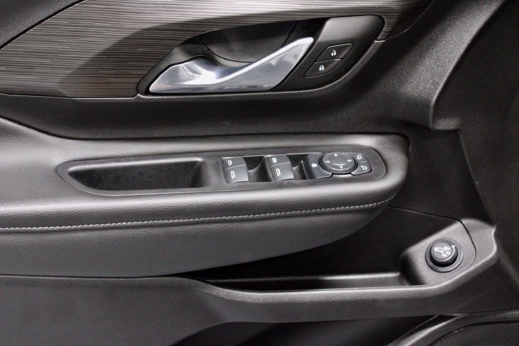 Used 2024 GMC Terrain SLE w/ Driver Convenience Package FWD image 23