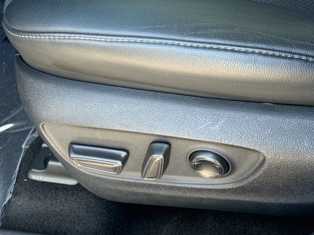 Used 2020 Toyota Highlander Limited FWD image 29