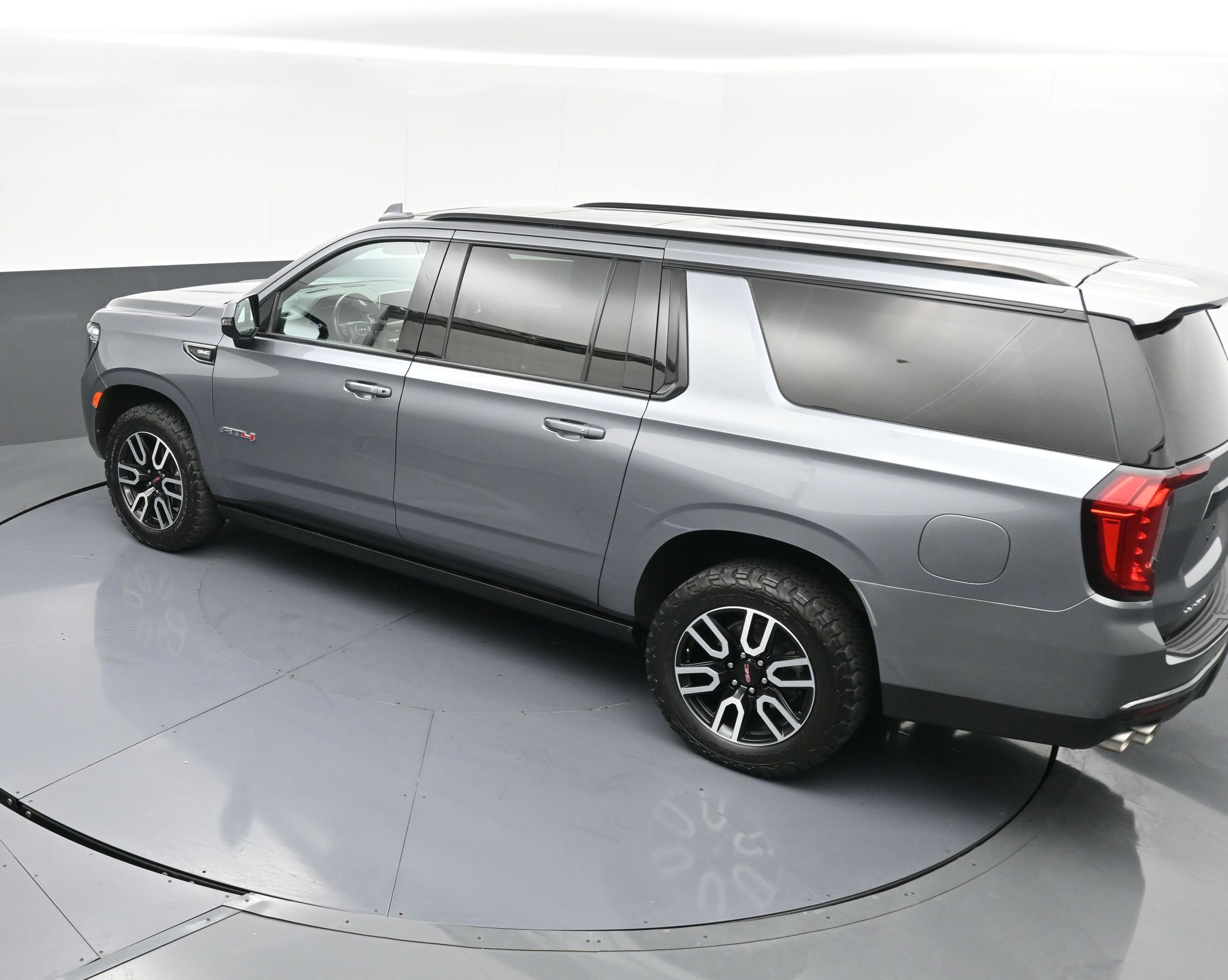 Used 2022 GMC Yukon XL AT4 image 12