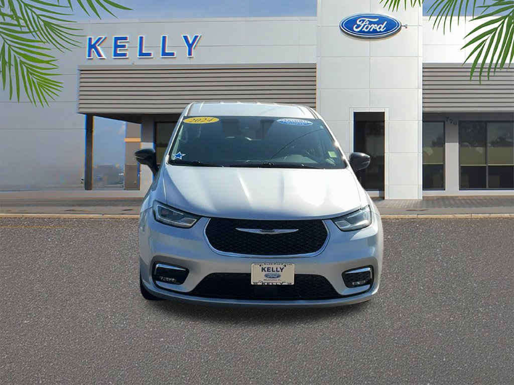 Used 2024 Chrysler Pacifica Touring-L FWD image 8