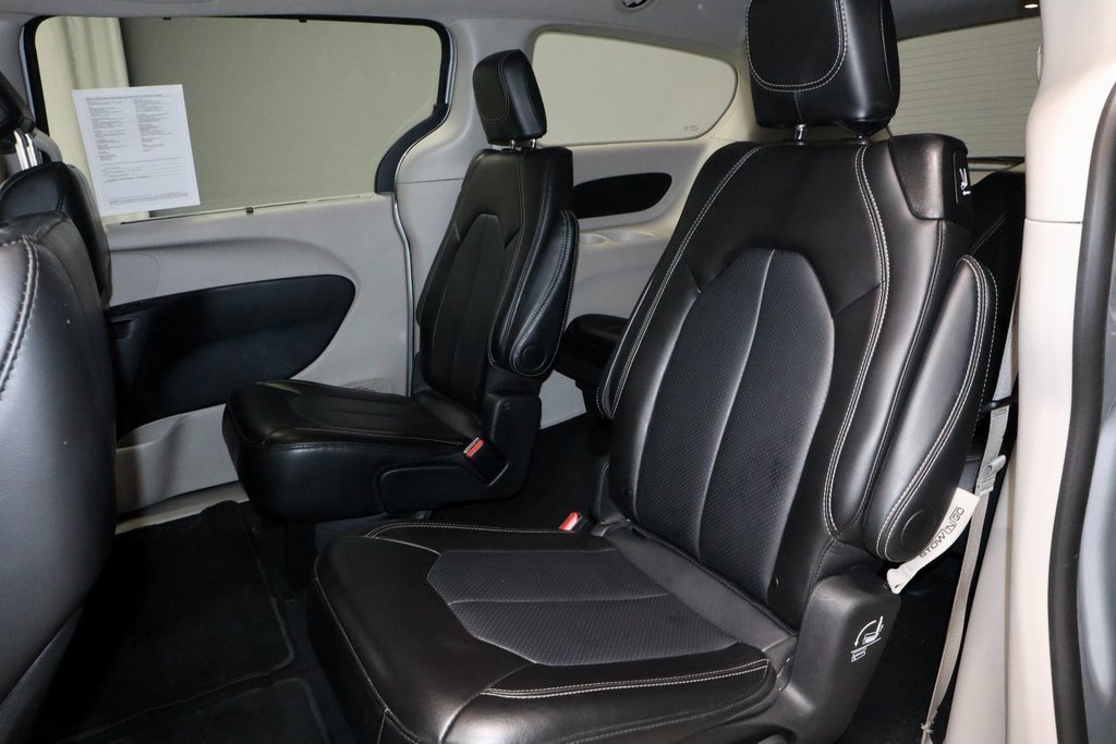 Used 2024 Chrysler Pacifica Touring-L image 22