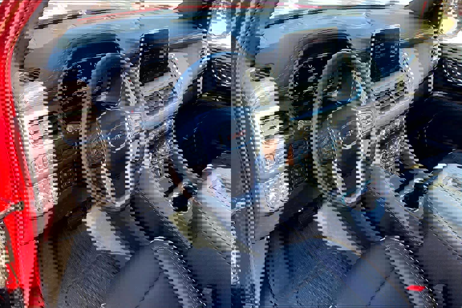 Used 2024 GMC Yukon SLT w/ SLT Premium Package image 18