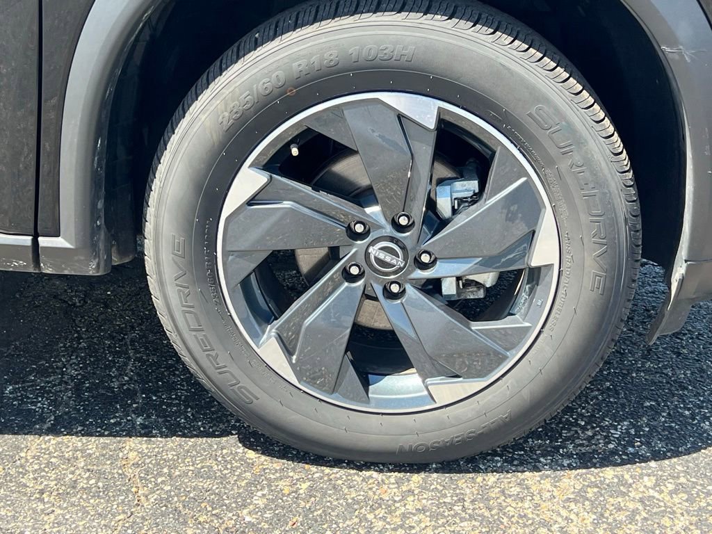 Used 2024 Nissan Rogue SV AWD/4WD image 14