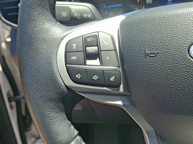 Certified 2023 Ford Explorer XLT w/ Equipment Group 202A AWD/4WD image 9