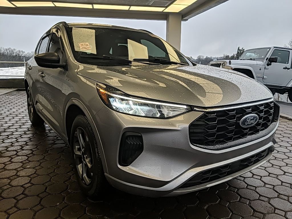 Certified 2024 Ford Escape ST-Line w/ Tech Pack #1 AWD/4WD image 4