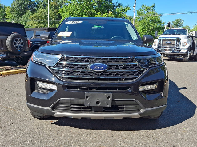 Certified 2023 Ford Explorer XLT w/ Equipment Group 202A AWD/4WD image 3