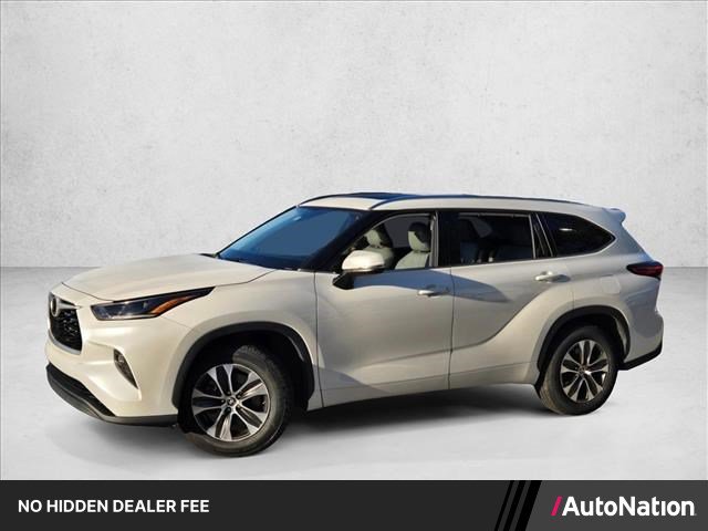 Used 2021 Toyota Highlander XLE FWD image 1
