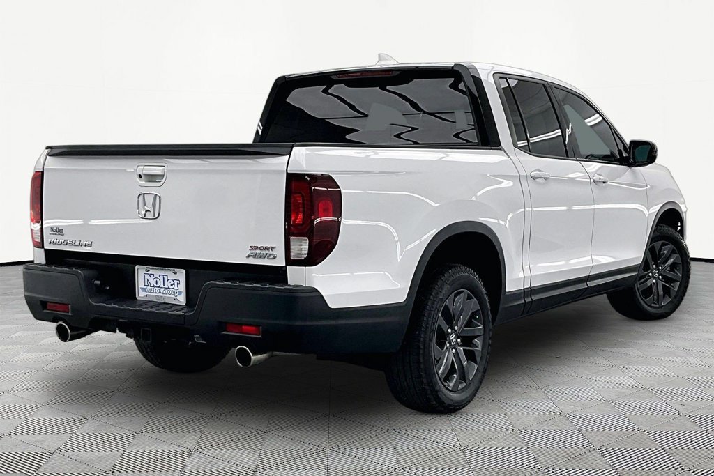 Used 2023 Honda Ridgeline Sport image 2