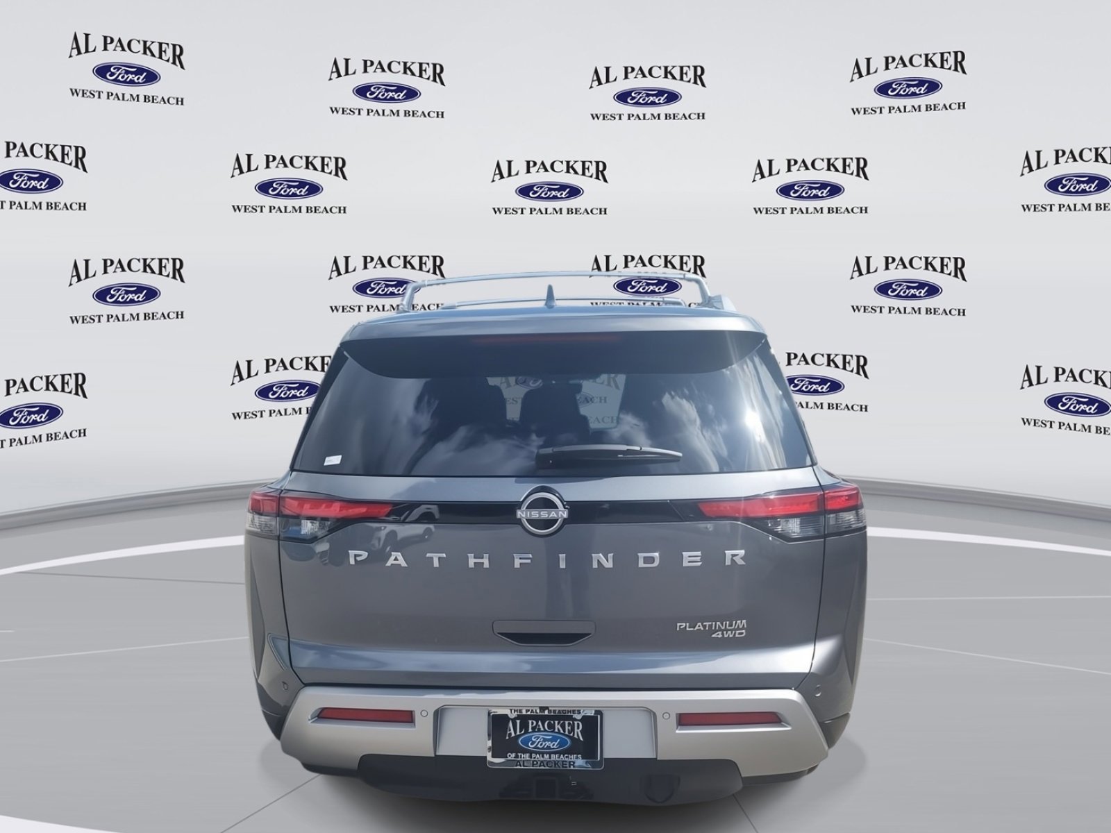 Used 2024 Nissan Pathfinder Platinum image 4
