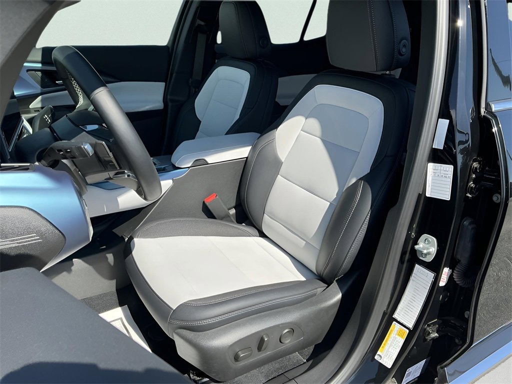 Used 2025 Chevrolet Equinox EV LT image 32