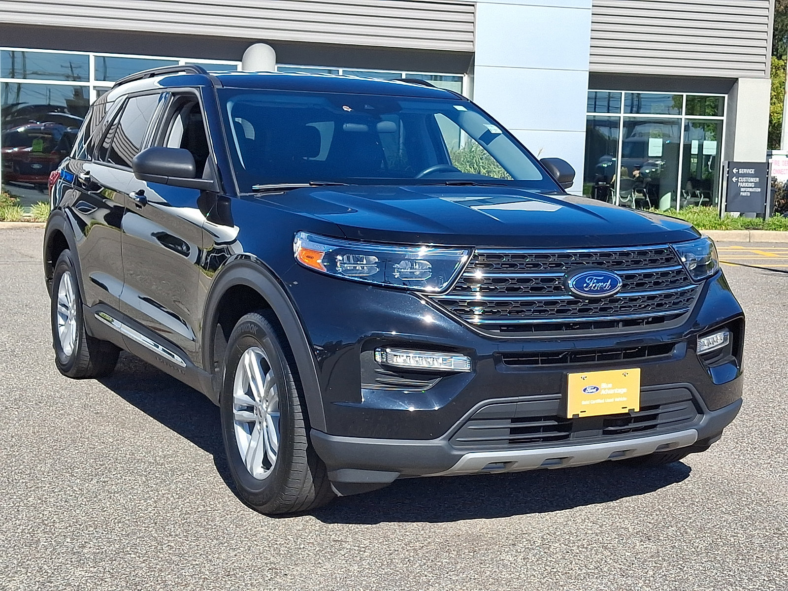 Certified 2023 Ford Explorer XLT w/ Equipment Group 202A AWD/4WD image 2
