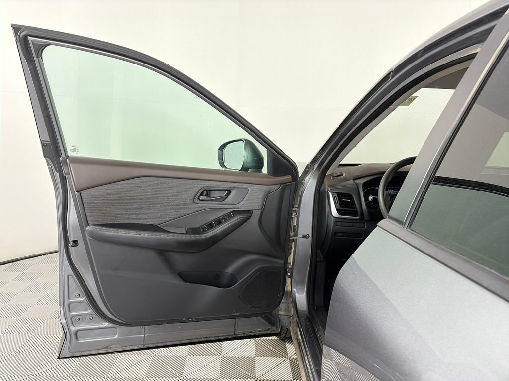 Used 2021 Nissan Rogue S AWD/4WD image 10