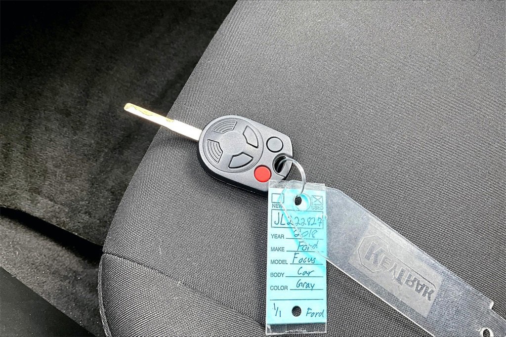 Certified 2018 Ford Focus SE w/ SE Appearance Package image 36