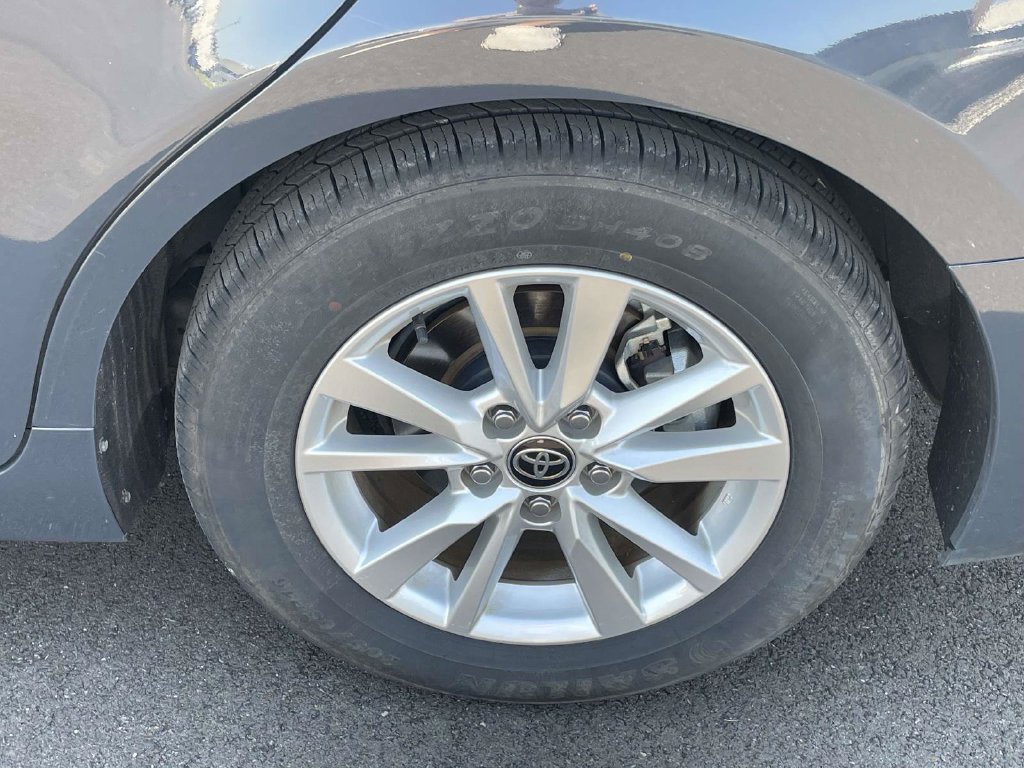 Used 2025 Toyota Camry LE FWD image 9