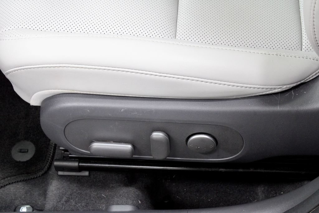 Used 2024 Hyundai Kona Limited AWD/4WD image 25