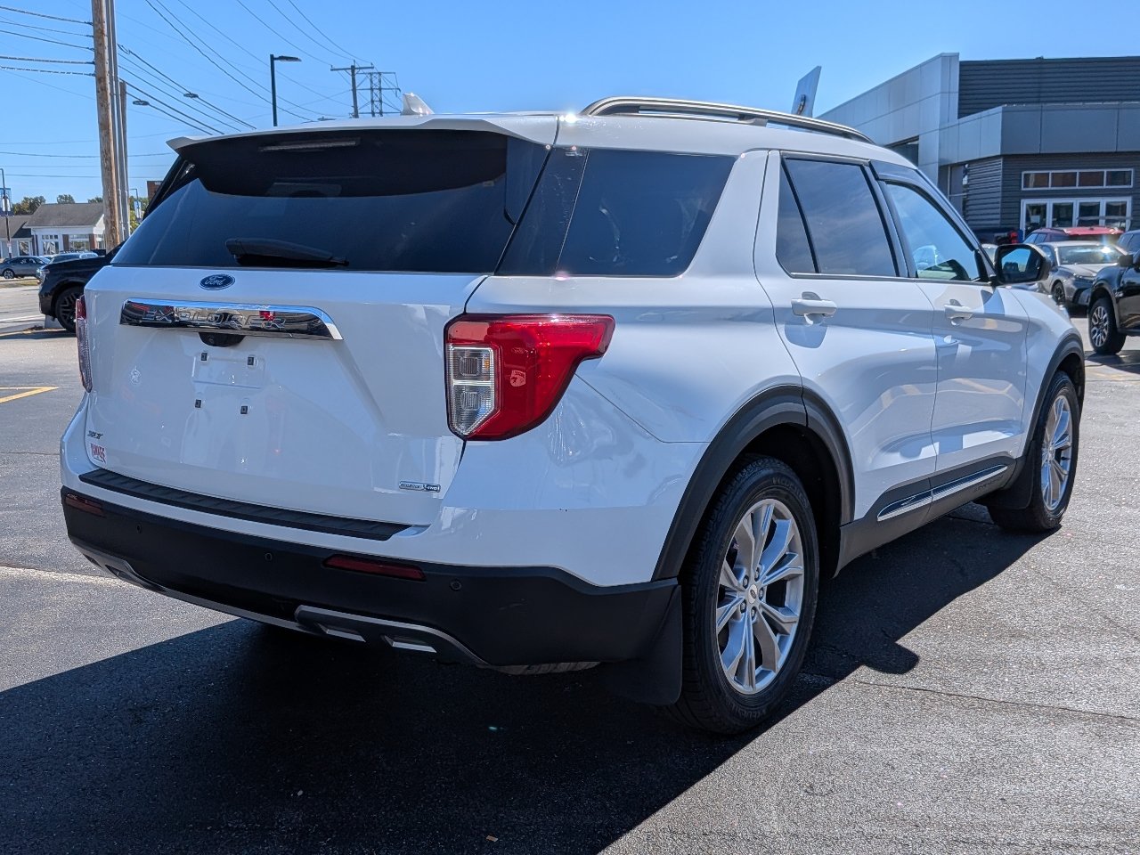 Certified 2020 Ford Explorer XLT w/ Equipment Group 202A AWD/4WD image 4