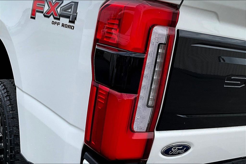 Certified 2025 Ford F350 Platinum w/ FX4 Off-Road Package AWD/4WD image 33
