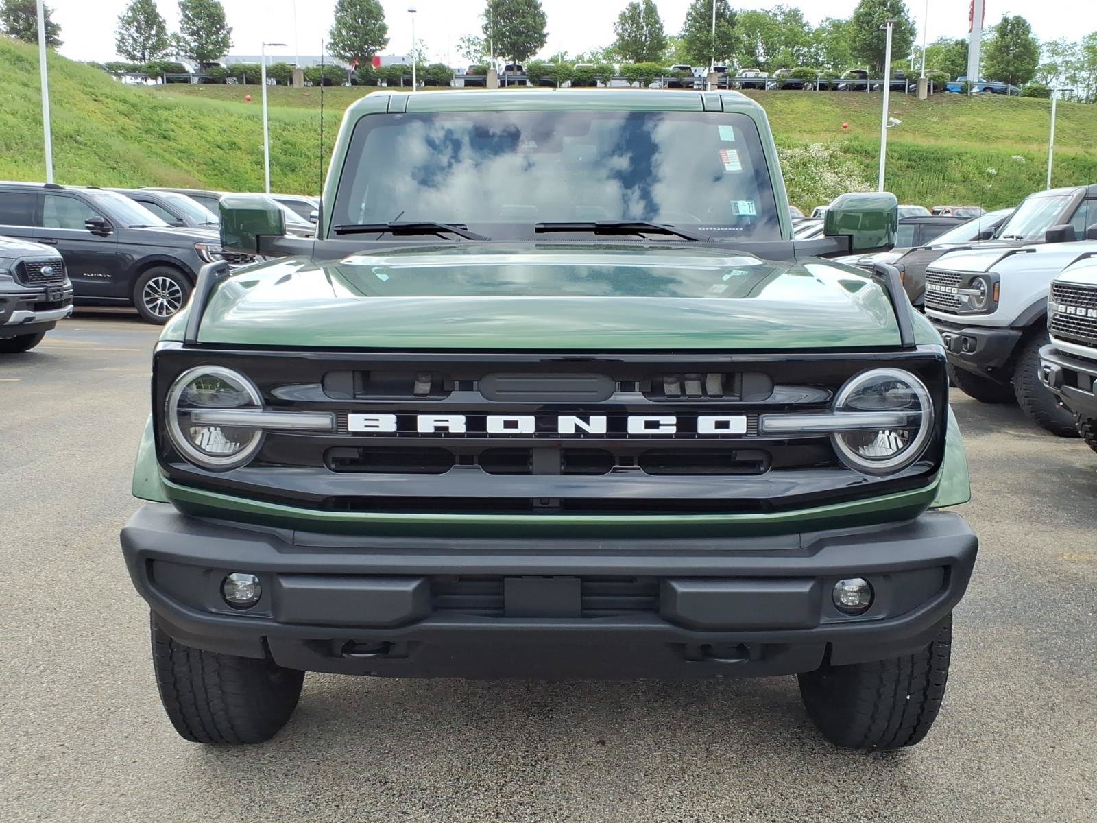 Certified 2025 Ford Bronco Outer Banks AWD/4WD image 2