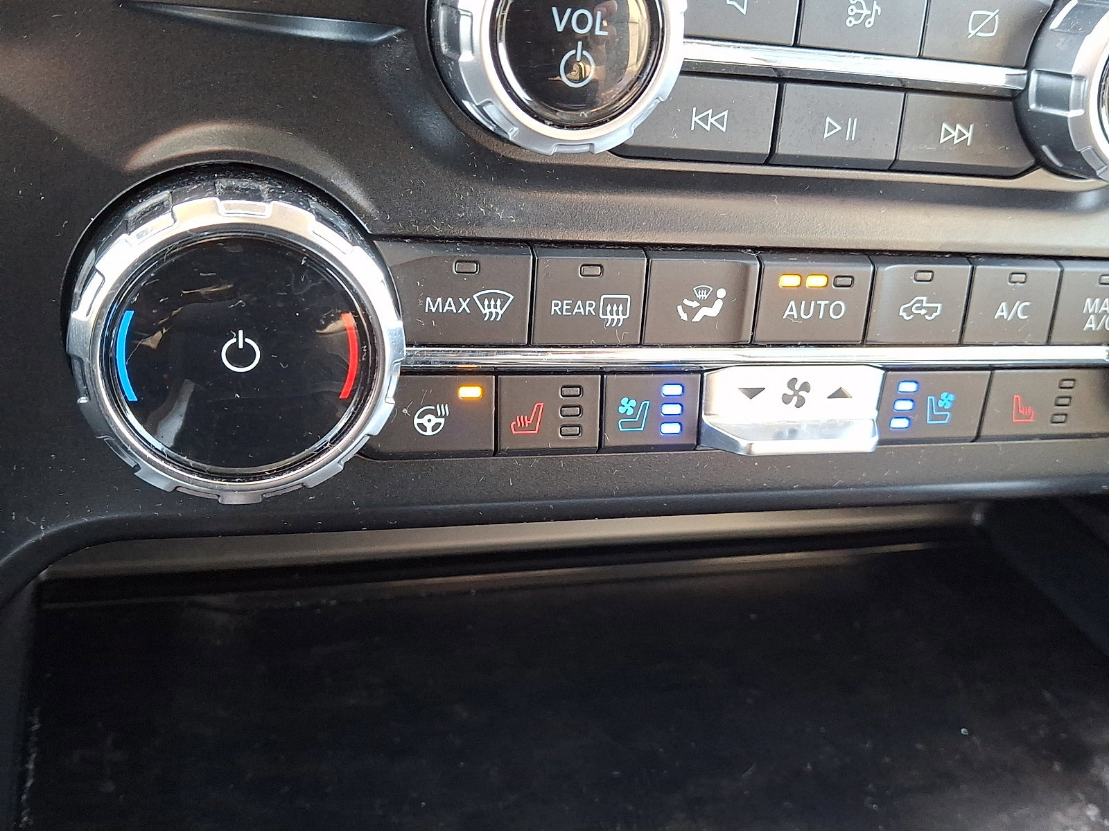 Certified 2024 Ford F350 Lariat w/ Lariat Ultimate Package image 32