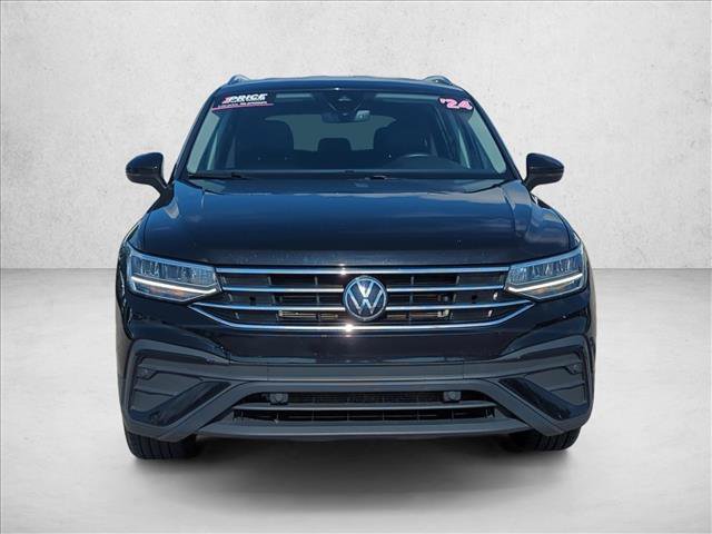 Used 2024 Volkswagen Tiguan SE FWD image 2