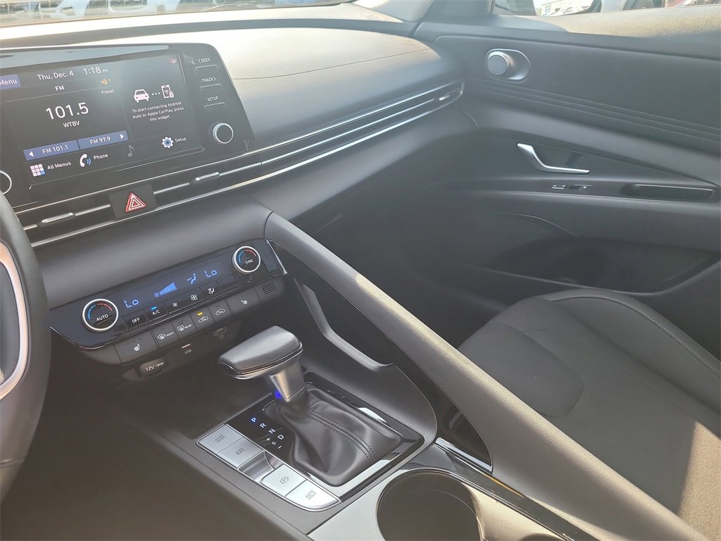 Used 2022 Hyundai Elantra SEL w/ Convenience + Premium Package image 18