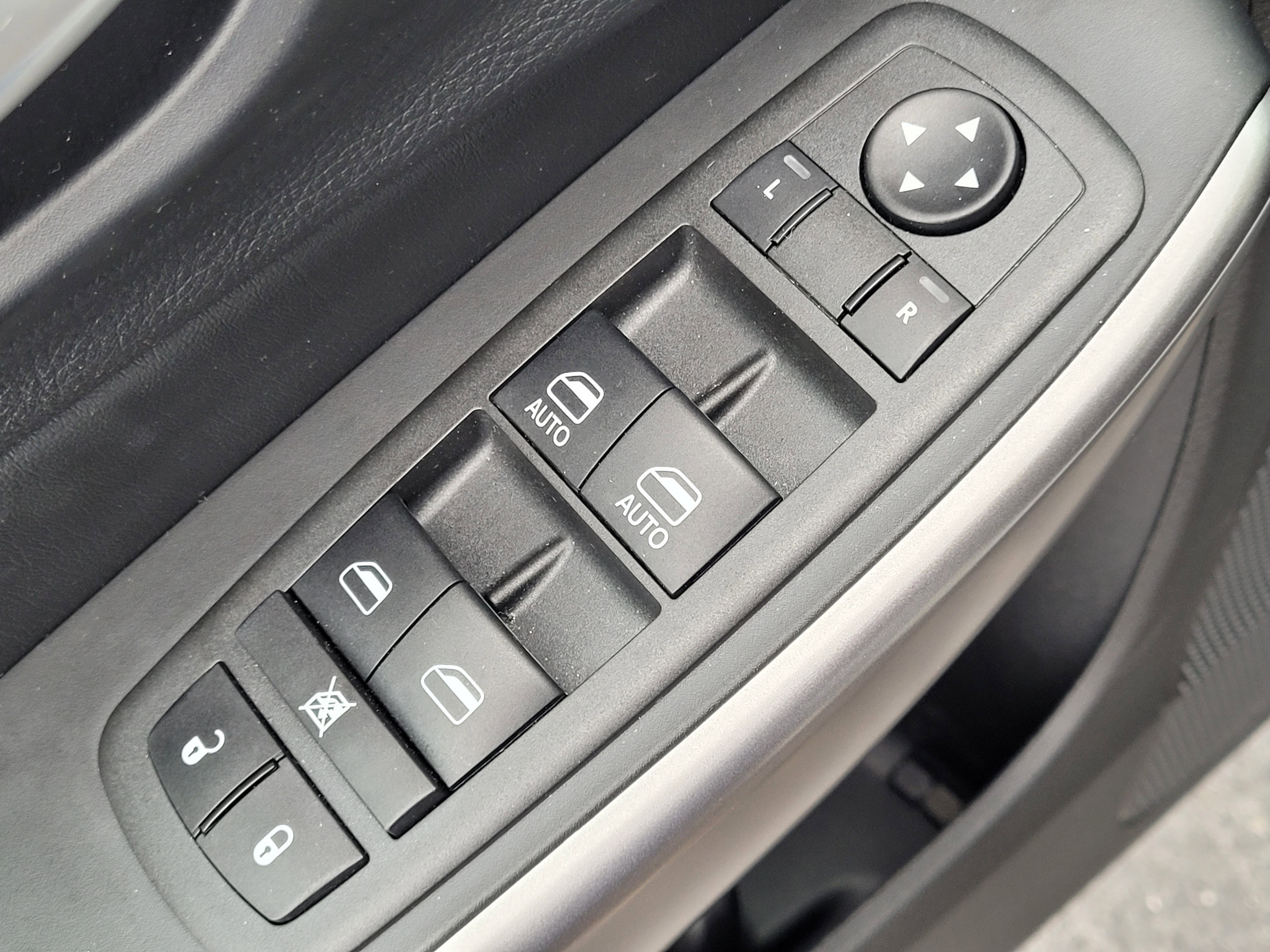 Used 2022 Jeep Cherokee Limited w/ Elite Package image 30