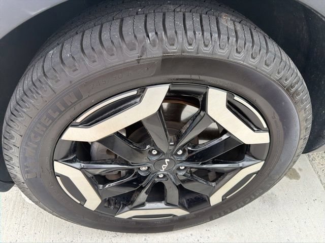 Used 2024 Kia Telluride EX w/ EX Captain's Chair Package AWD/4WD image 2