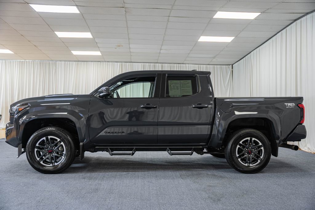 Used 2025 Toyota Tacoma TRD Sport AWD/4WD image 5