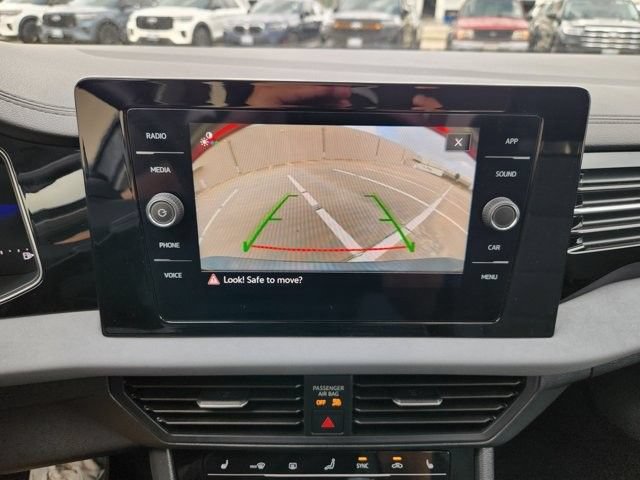 Used 2025 Volkswagen Jetta SE FWD image 17