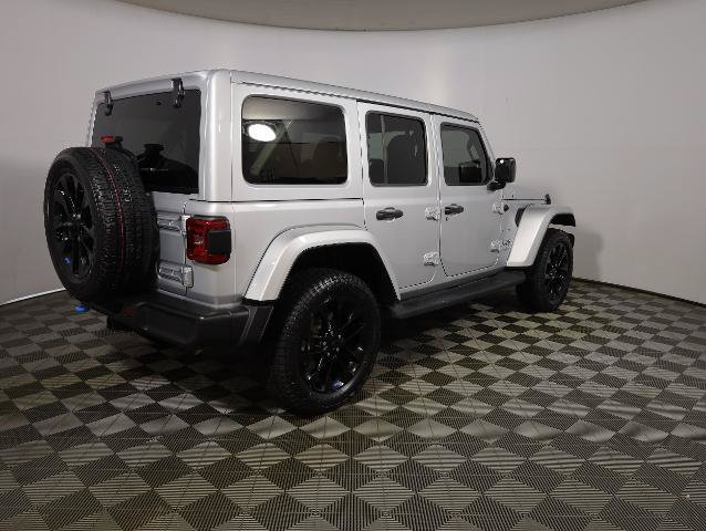 Used 2022 Jeep Wrangler Unlimited Sahara w/ Cold Weather Group AWD/4WD image 5
