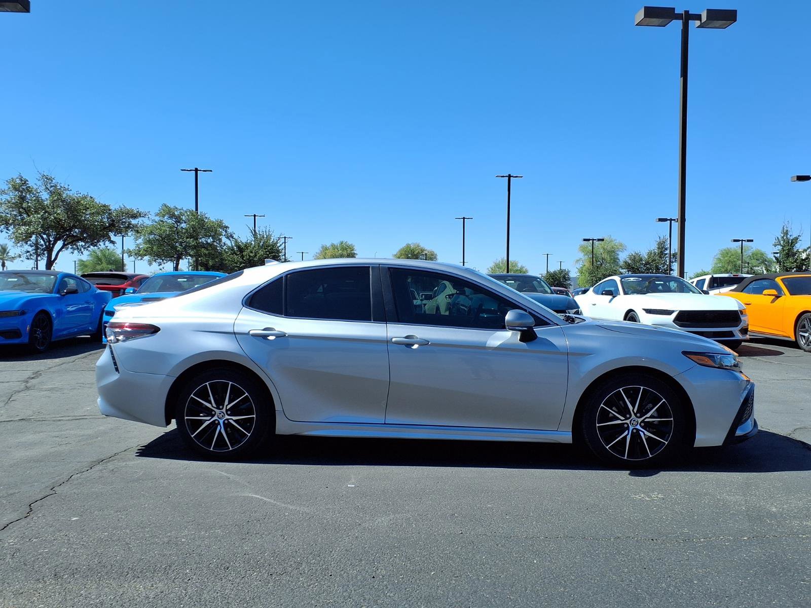 Used 2022 Toyota Camry SE w/ Convenience Package FWD image 7