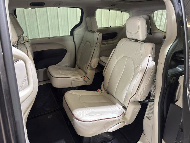 Used 2019 Chrysler Pacifica Limited image 14