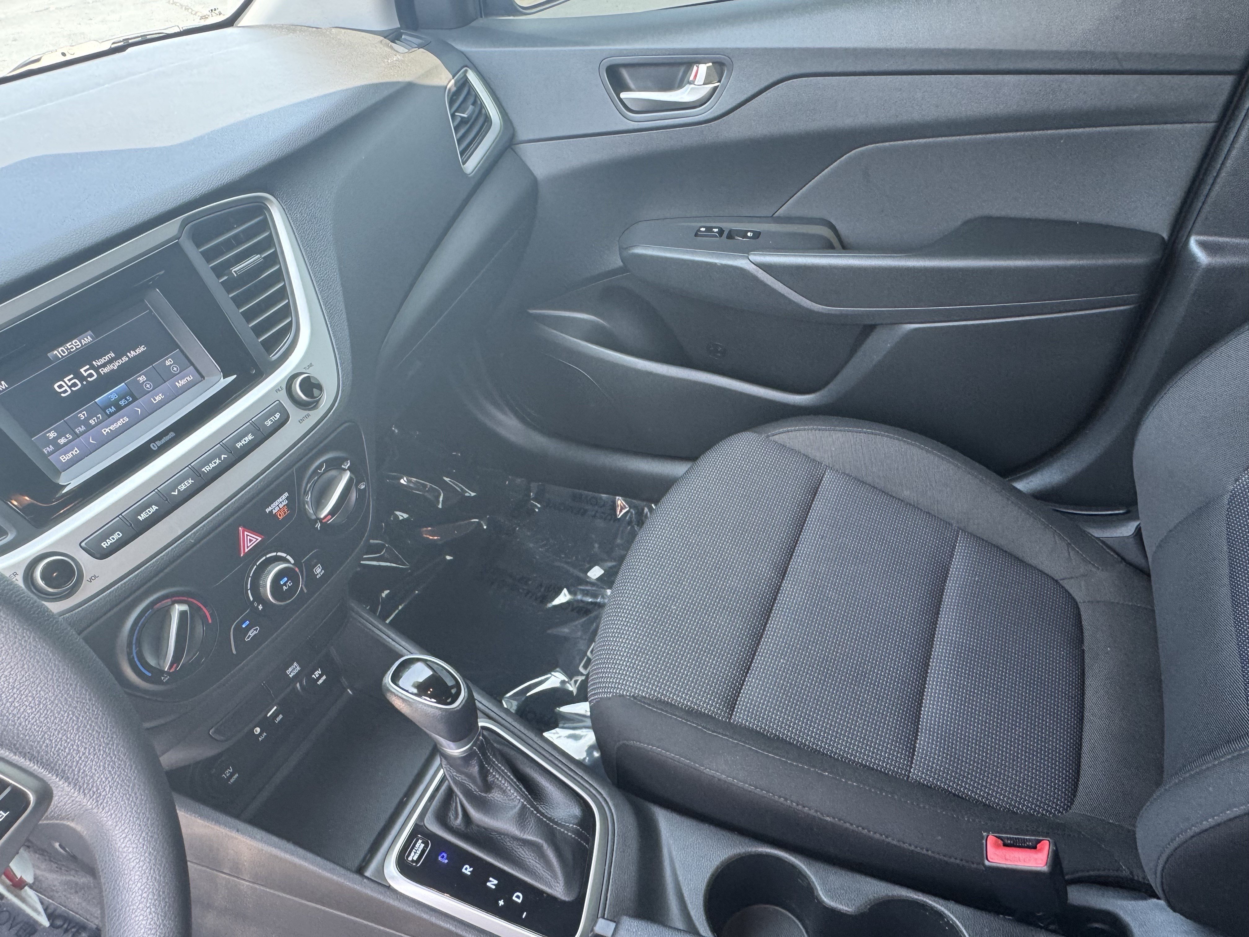 Used 2022 Hyundai Accent SE w/ Cargo Package FWD image 27