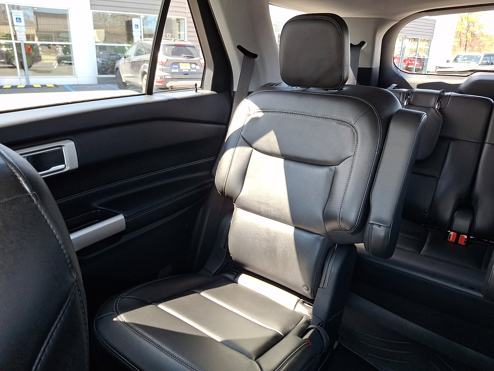 Certified 2022 Ford Explorer XLT w/ Equipment Group 202A AWD/4WD image 18