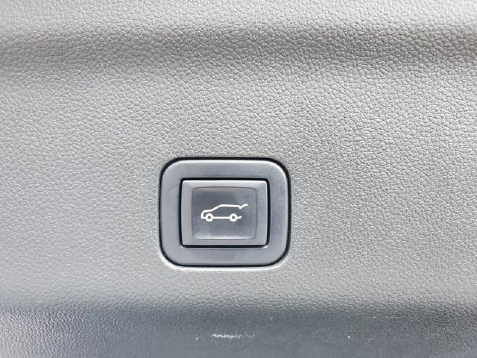 Used 2022 Cadillac Escalade Luxury image 9