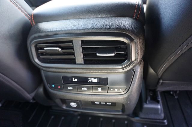 Used 2025 Honda Pilot TrailSport image 17